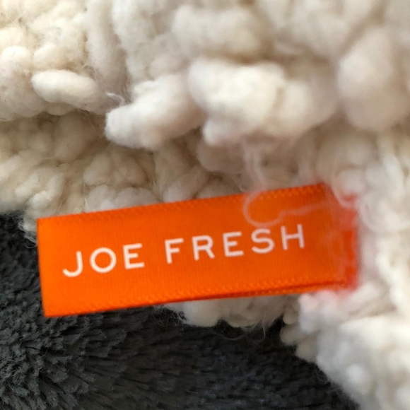 Cute White Hat/ Beanie/ Toque - Picture 4 of 4